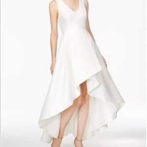 CALVIN KLEIN High-Low A-Line Gown Bridal Size 2 Eggshell